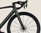 Pojawił się nowy szosowy rower długodystansowy Decathlon Van Rysel E-EDR CF