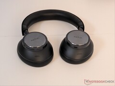EarFun Wave Pro X w kolorze czarnym.