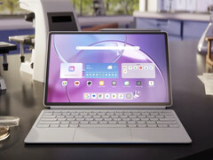 Idea Tab Pro Gen 2 podłączony do odłączanej klawiatury.