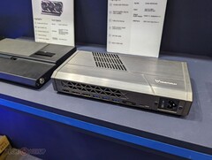 Zewnętrzny procesor graficzny Minisforum R3GAF bazuje na układzie RX 7600M XT, oferując zdrowy wzrost wydajności w minikomputerach i urządzeniach przenośnych. (Źródło: TechPowerUp)