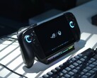 Asus ROG Xbox Ally X jest napędzany przez procesor AMD Ryzen Z2 Extreme APU. (Źródło zdjęcia: Alex Waetzel dla NotebookcheckReviews na YouTube)