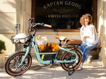 E-rower Segway Muxi z napędem bezpośrednim wyposażony w przedni i środkowy koszyk oraz tylne siedzenie dla pasażera. (Źródło zdjęcia: Segway)