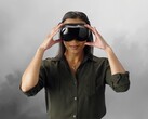 Gracz przedstawiony w goglach VR Steam Frame