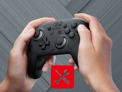 Gracz poruszający lewym kciukiem na kontrolerze Switch 2 Pro
