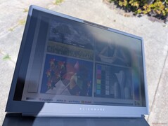 Na zewnątrz w świetle słonecznym