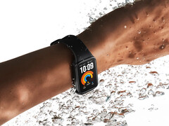 Opaska Smart Band 11 Active będzie dostępna na całym świecie w kolorach czarnym, szarym i pomelo pink.