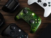 3-trybowy kontroler 8BitDo Ultimate dla konsoli Xbox (na zdjęciu) łączy się z konsolami Xbox za pomocą kabla USB. (Źródło zdjęcia: 8BitDo)