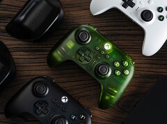 3-trybowy kontroler 8BitDo Ultimate dla konsoli Xbox (na zdjęciu) łączy się z konsolami Xbox za pomocą kabla USB. (Źródło zdjęcia: 8BitDo)