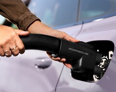 Adapter Porsche do doładowań Tesli (źródło zdjęcia: Porsche)
