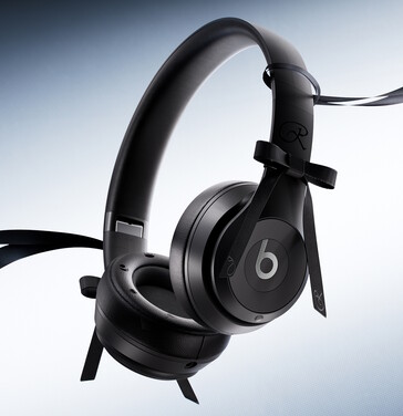 Słuchawki Beats x Jennie są wyposażone w odczepiane kokardki i zdobione poduszki nauszne.