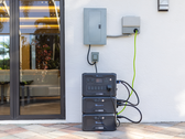 Elektrownia Bluetti AC300 jest teraz dostępna w cenie 1499 USD dzięki programowi Bluetti Clean Energy Incentive (źródło zdjęcia: Bluetti)