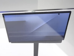 Samsung Galaxy Z TriFold na wystawie podczas APEC Korea Południowa 2025. (Źródło zdjęcia: SBS Korea via Omokgyo Electronics Mall - edytowane)