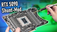 Zmodyfikowany RTX 5090 (źródło obrazu: kanał YouTube der8auer)