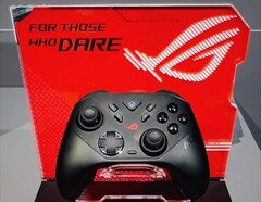 Bezprzewodowy kontroler Xbox ROG Raikiri II na targach Gamescom. (Źródło zdjęcia: Asus ROG)
