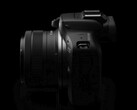 Canon EOS R100 jest przeznaczony na rynek ultra-budżetowych aparatów bezlusterkowych z ograniczonym zestawem funkcji i starym sprzętem. (Źródło obrazu: Canon)