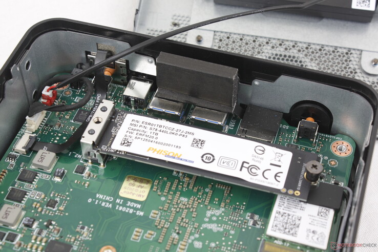 Dysk SSD M.2 2280 z usuniętym radiatorem