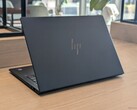 Większa bateria, wyświetlacz IPS o niższej rozdzielczości 60 Hz i energooszczędny procesor Lunar Lake pomagają wydłużyć czas pracy na baterii o zauważalne marginesy (źródło obrazu: Notebookcheck)