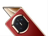 Huawei Mate X7 w kolorze Nebula Red.