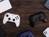 Bezprzewodowy kontroler 8BitDo Ultimate 2 łączy się z obsługiwanymi urządzeniami przewodowo przez USB, Bluetooth lub bezprzewodowo w paśmie 2,4 GHz. (Źródło obrazu: 8BitDo)