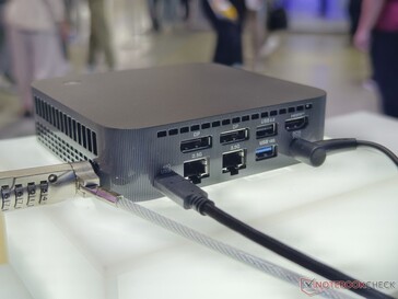 Tylne porty Asus ExpertCenter PN54 (źródło obrazu: Notebookcheck)