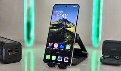OnePlus 15 pojawił się w Geekbench (na zdjęciu: OnePlus 13; źródło obrazu: Notebookcheck)