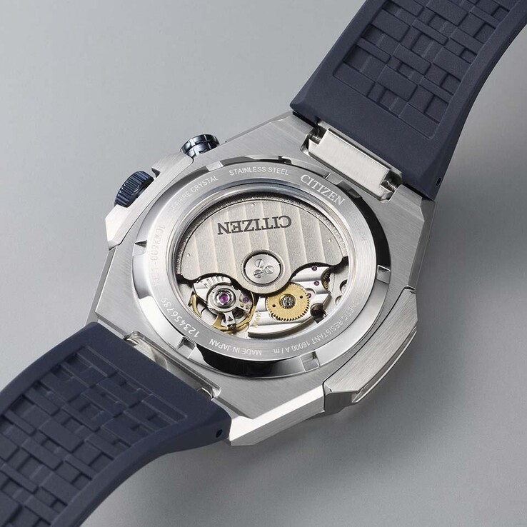 Automatyczny mechanizm Citizen Caliber 9051 można zobaczyć przez przezroczysty dekiel.