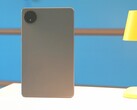 Obudowa jest raczej mało spektakularna, ale Xiaomi instaluje mocną baterię i jasny wyświetlacz (źródło obrazu: Notebookcheck)