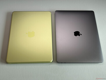 MacBook Neo (po lewej) vs. MacBook Air M1 (po prawej)