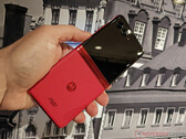 Różne jednostki detaliczne Razr 40 Ultra nie mogą wyjść poza oprogramowanie startowe. (Źródło obrazu: Notebookcheck)