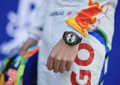 Zegarek Tudor Black Bay Chrono Carbon 26 cechuje się wodoodpornością na poziomie 200 m (660 stóp)