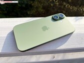 W analizie aparatu przeprowadzonej przez DxOMark model Apple iPhone 17 osiąga lepsze wyniki niż starsze modele flagowe.