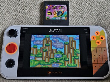Tytuły GameGear, takie jak Fantasy Zone, również działają bez dalszych działań (Źródło obrazu: Marc Zander, Notebookcheck)