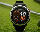 Smartwatche Garmin Approach S44 (na zdjęciu) i Approach S50 otrzymały nowe stabilne aktualizacje. (Źródło zdjęcia: Garmin)