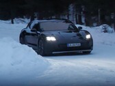 Nowe wideo pokazuje wariant kombi faceliftingowanego Porsche Taycan z 2024 roku (Image: CarSpyMedia)