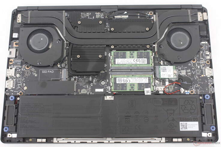 2026 Stealth 16 obsługuje maksymalnie dwa dyski SSD NVMe 2280 PCIe4 x4 oraz dwa moduły DDR5 SODIMM