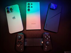 iPhone 15 Pro Max, Galaxy S24 Ultra, ROG Phone 8 Pro i kontroler Razer Kishi v2. (Zdjęcie: Notebookcheck)