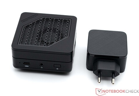 Minisforum Mercury Series EM780 i 65-watowy adapter