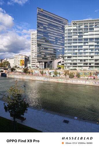 Główny aparat Oppo 23 mm.