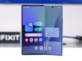 rozbiórka iFixit wskazuje, że Samsung Galaxy Z Fold 7 jest bardzo trudny do naprawy. (Źródło obrazu: iFixit)