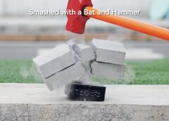 Czy kiedykolwiek mieli Państwo ochotę rozbić swój mini PC młotkiem? Geekom z pewnością miał. (Źródło zdjęcia: Geekom via X)