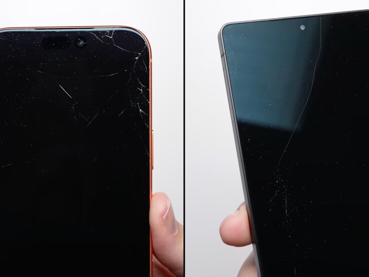 Przód iPhone'a 17 Pro Max (po lewej) i Galaxy S25 Ultra (po prawej) po teście upadku z wysokości 1 metra. (Źródło obrazu: PhoneBuff na YouTube, zrzut ekranu)