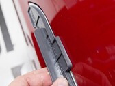 Zespół klamki drzwi Tesli. (Źródło zdjęcia: Tesla)
