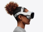Vision Pro jest dostarczany z opcjonalnym podwójnym paskiem na głowę, który pomaga utrzymać jego wagę. (Zdjęcie: Apple)