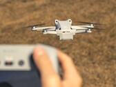 Po raz kolejny ważne specyfikacje mini drona DJI Mini 5 Pro z 1-calowym sensorem zostały potwierdzone przez zdjęcie opakowania. (Źródło zdjęcia: Bastian Riccardi, edytowane)