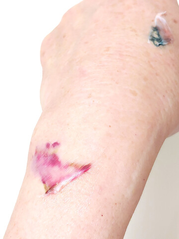 Tatuaże po prysznicu.
