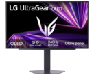 LG UltraGear 27GX704A (na zdjęciu) jest wyposażony w błyszczący panel OLED. (Źródło zdjęcia: LG Japan)