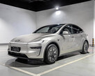 Model Y L jest wyposażony w nowe słowo "Hej, Tesla". (Źródło zdjęcia: Tesla Lounge/Reddit)