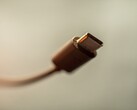 Apple może w końcu porzucić Lightning na rzecz USB-C wraz z przyszłorocznymi iPhone'ami. (Źródło: Marcus Urbenz on Unsplash)