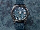Model Citizen 30th Anniversary Eco-Drive (na zdjęciu) ma wzór przypominający chmurę na niebieskiej tarczy z papieru washi. (Źródło zdjęcia: Citizen)