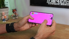 Problem z fioletowym ekranem w modelu Pixel 11 Pro